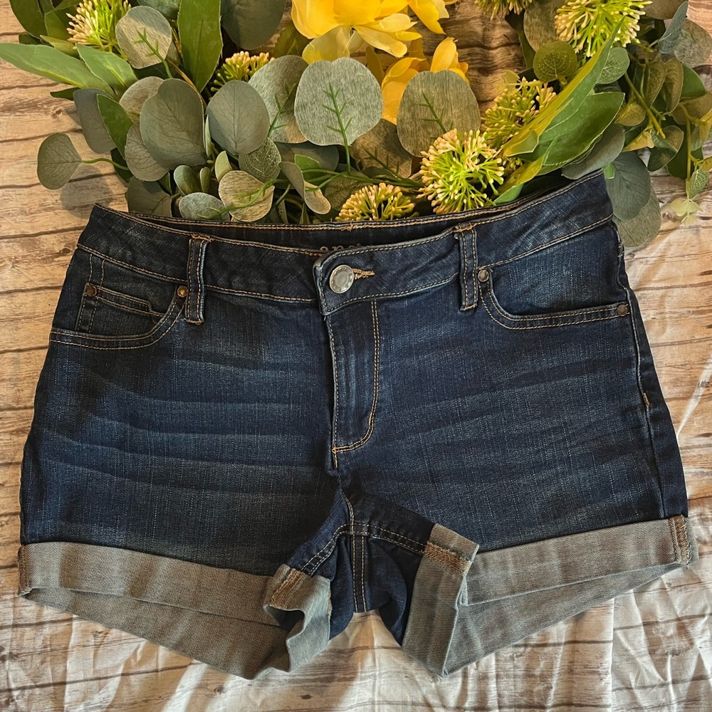 🩳a.n.a. Women’s Like New Blue Jean Cuffed Shorts Size 30/10